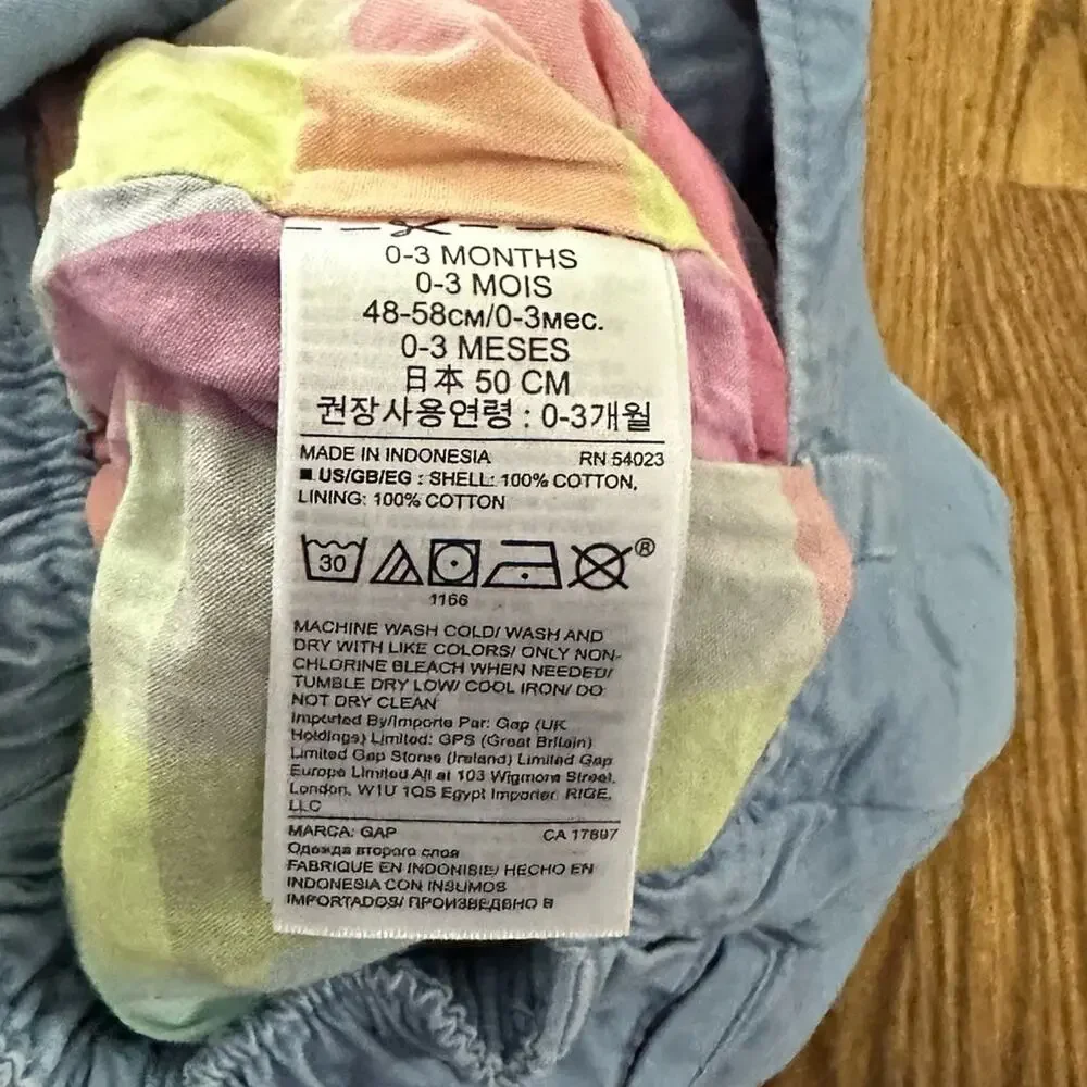 2 pairs of baby pants, size 0-3 months